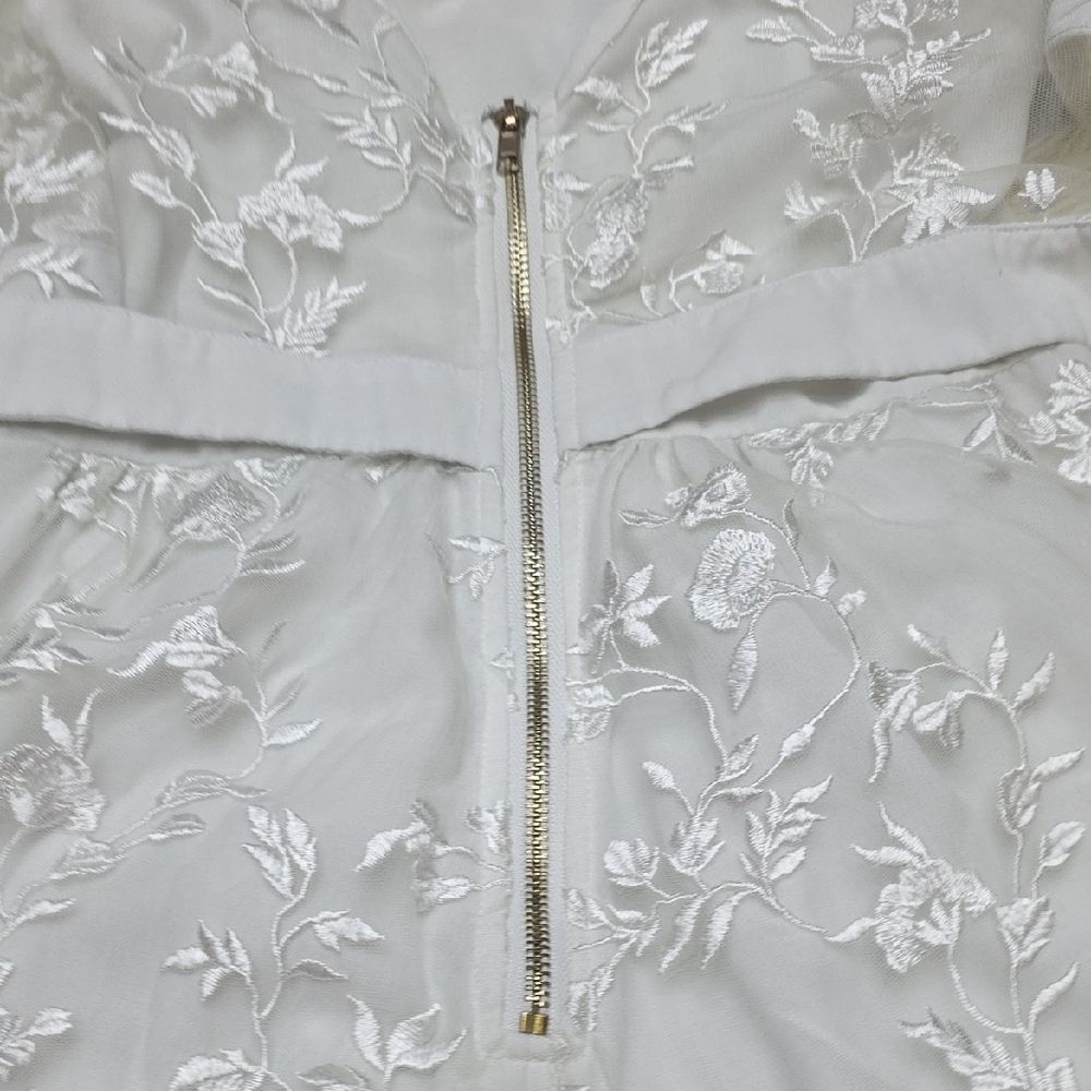 Chic White Floral Embroidered Women's Blouse - Picture 7 of 7